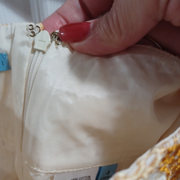 Antonio Melani Beautiful Cream and Gold Skirt - Picture 7 of 7